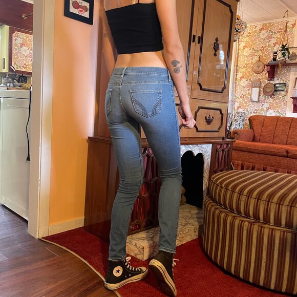 Y2K low rise Hollister light wash skinny jeans! - Picture 10 of 16